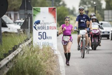 Katia Figini vince l edizione italiana di Wings for Life World Run 2016 01